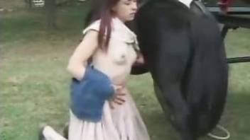 Horse is treating her wide mouth and puss